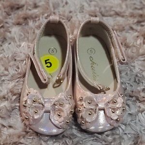 Toddler Iridescent pink baby doll shoes size 5
